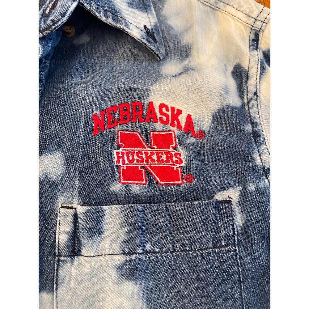 Acid Washed Nebraska Huskers button down shirt M - Picture 2 of 5